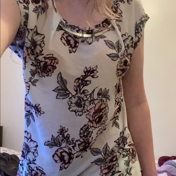 White floral shirt - Picture 1 of 1